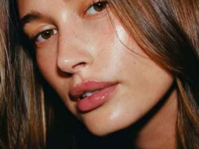 cropped-Hailey-Bieber.jpg